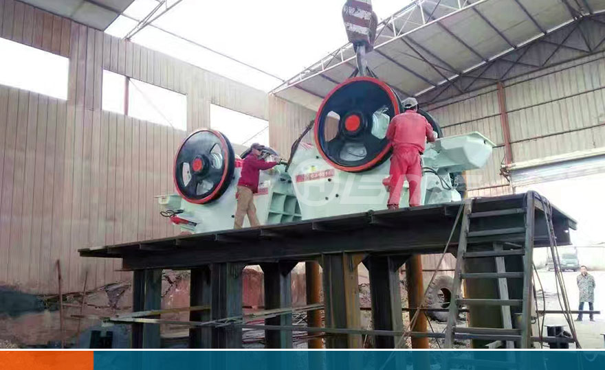 玄武巖破碎機吊裝現場